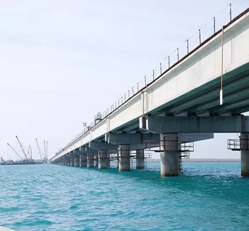 Causeway between Ras Ghomeis and Gaga Island